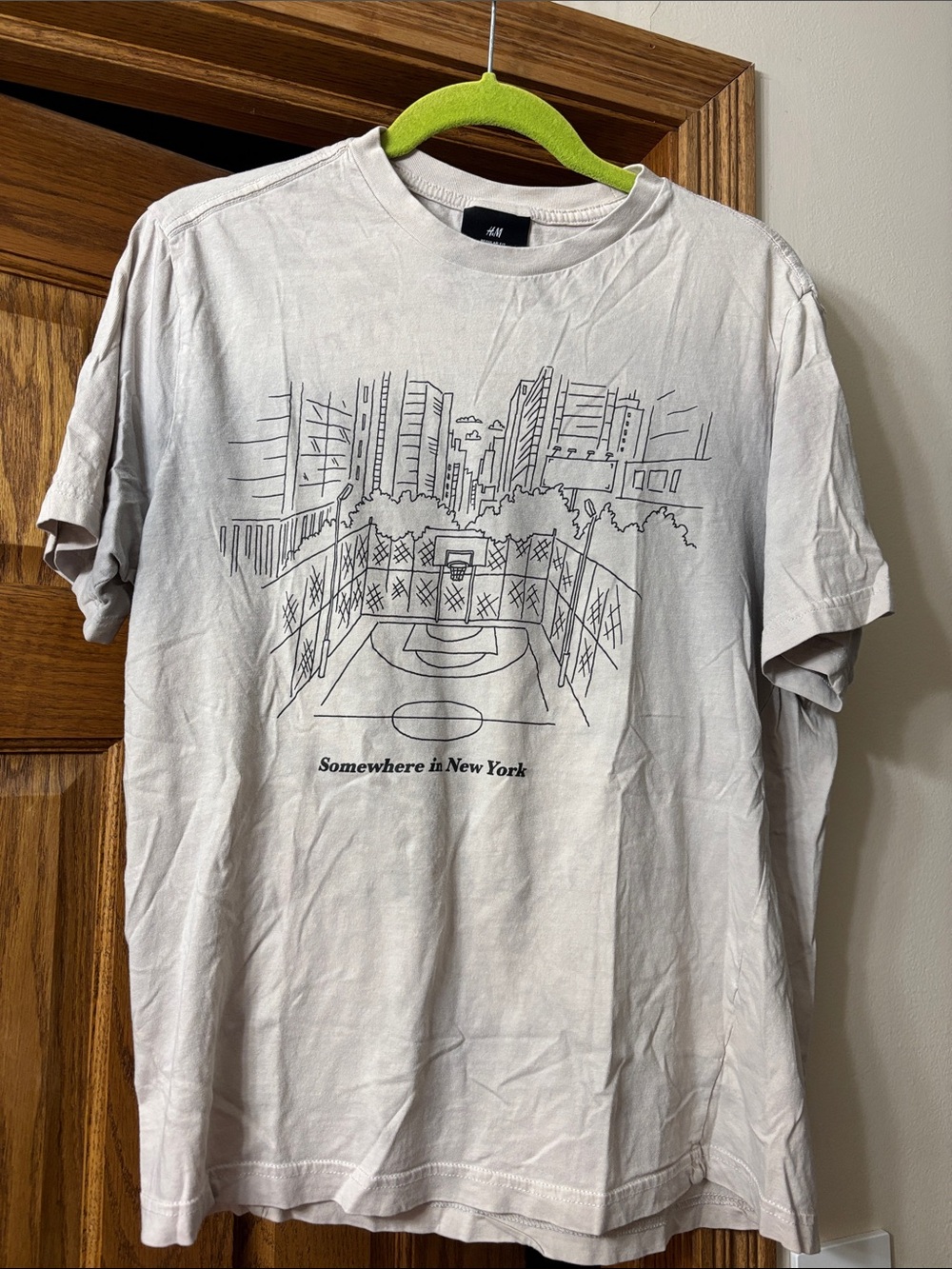 H&M Light Gray Graphic Cityscape Tee